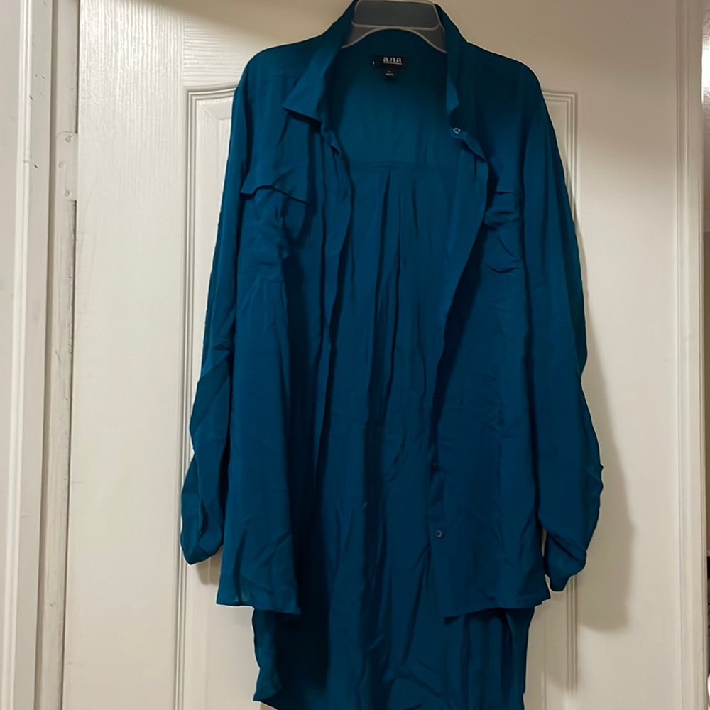 Blue button down top Size: L